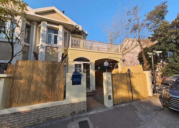 Shanghai University 3-Bedroom Bungalow With 4 Beds 3Rooms4Beds